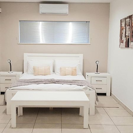 Feather Self Catering Accommodation Уиндхоек Екстериор снимка